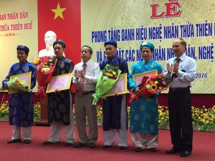 anh-bang-khen-my-nghe-hue-2